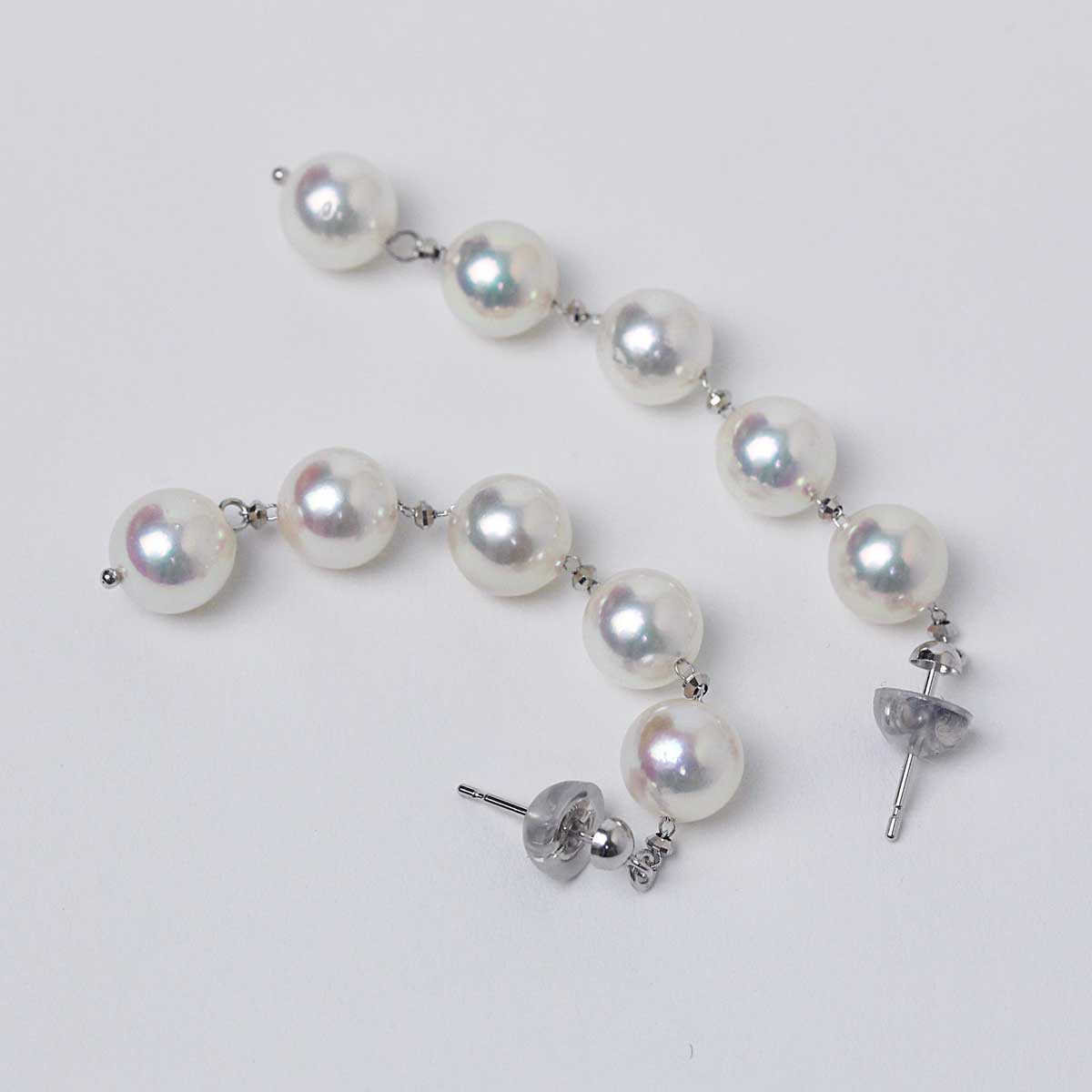 揺れるパールピアス  ライン5粒 K18WG 国内産アコヤ真珠 6.5mm